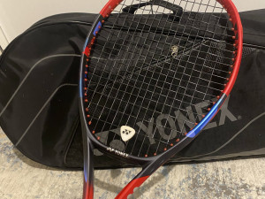Yonex VCore reket reketi sa torbom