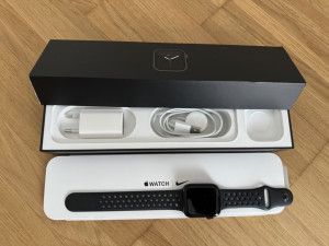 Apple Watch Nike S5 . 44mm . 32GB . 95% Baterija .