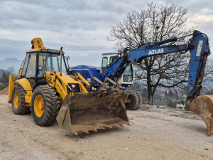Jcb 4cx kombinirka skip cat bager komatsu