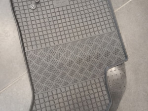 GUMENE PATOSNICE PROSTIRACI ALFA ROMEO GIULIETTA