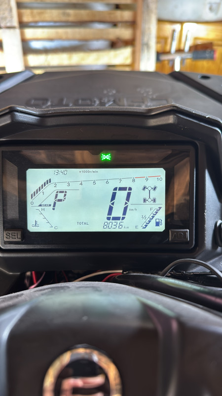 Quad cfmoto 625 (servo, grijaci rucki i sjedista, kofer)