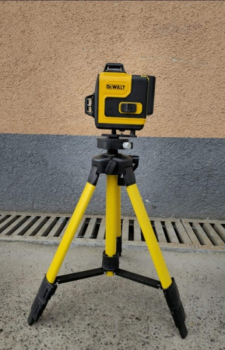 Laser dewalt 4 D gradjevinski +tronozac