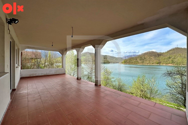 Kuća sa dvorištem i bazenom uz Jablaničko jezero 22