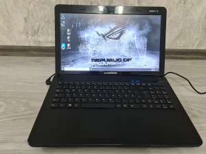 Laptop CHILI GREEN Intel 4GB RAM 500GB HDD 1h baterija