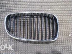 Bmw 1 07-14 maska branika crna krom