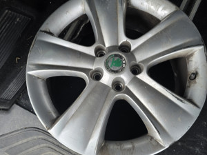 ALU FELGE 17. 5X112  3 KOM ISRAVNE 1 KOM OSTECENA.SKODA GOLF