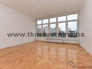 BULEVAR - Adaptiran trosoban salonski stan 92 m2
