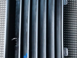 Skoda fabia resetka maska branika 00-desna L+D na stanju