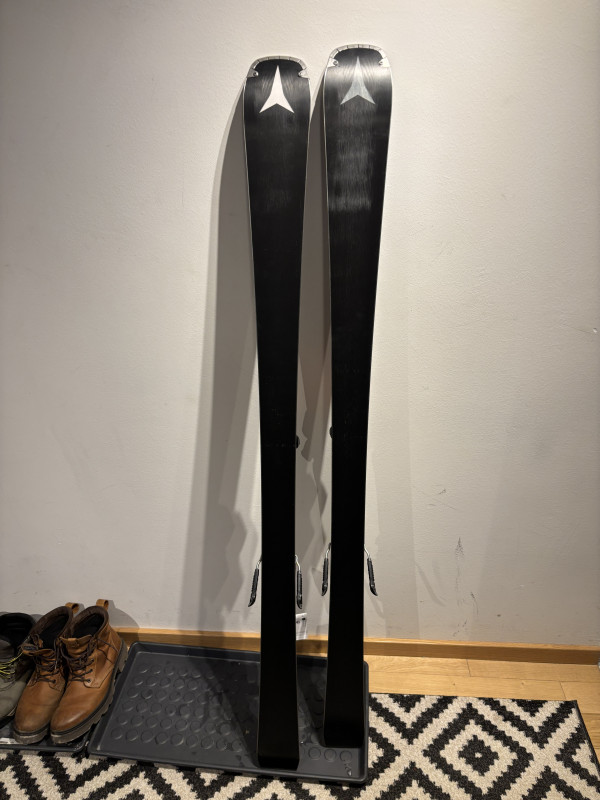 ATOMIC REDSTER Q7 RVSK C + Vezovi M12GW