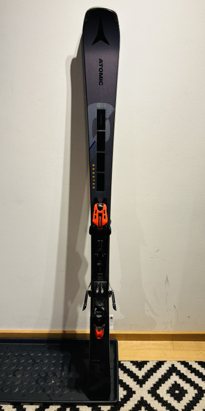 ATOMIC REDSTER Q7 RVSK C + Vezovi M12GW