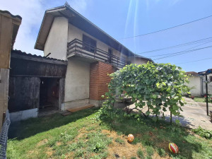 EOS / 2  stambena objekta / Prijedor / 180 m2