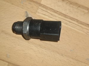 Senzor Bosch pumpe Audi A6 4 F