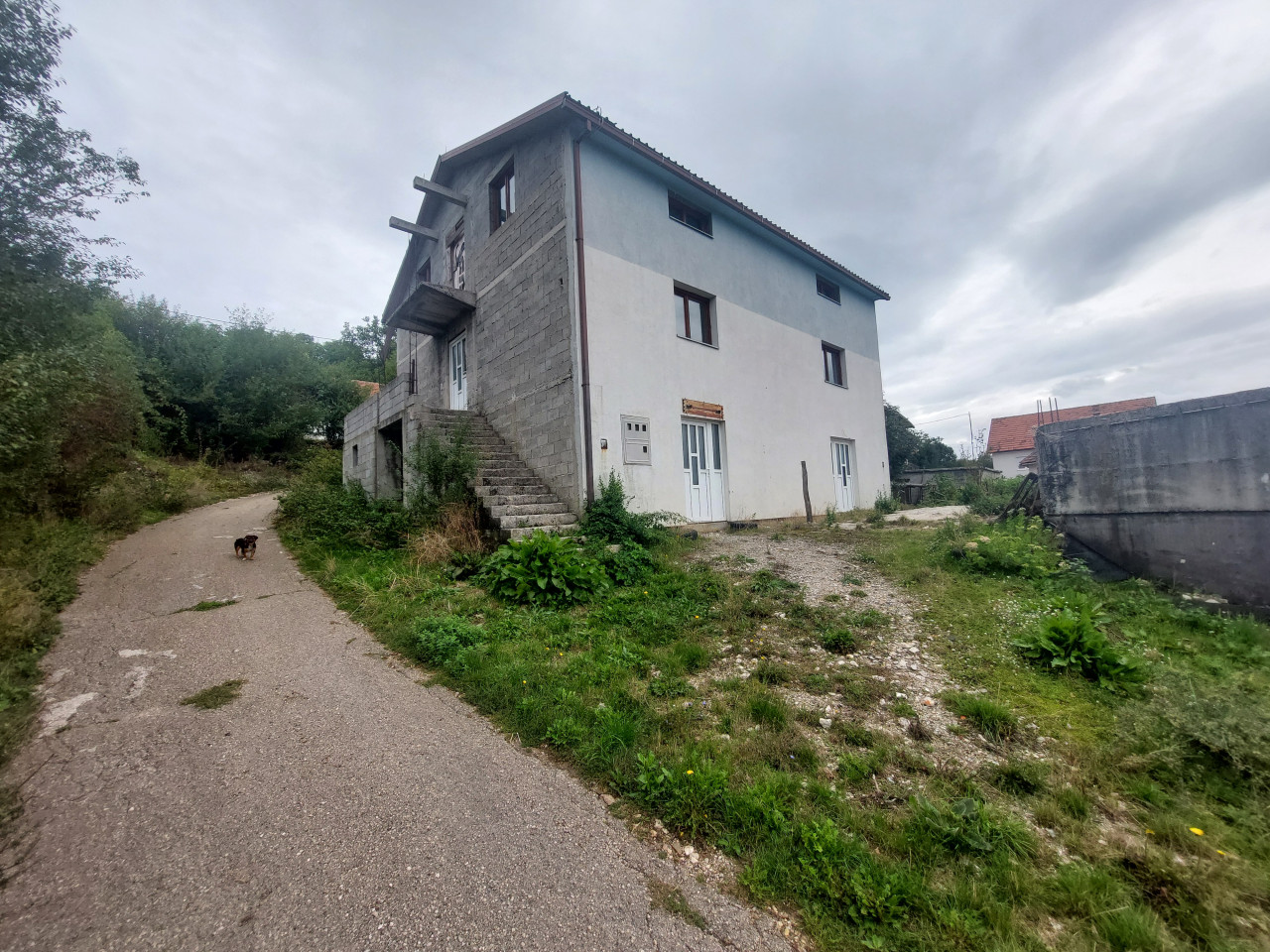 EOS / Stambeno poslovni objekat / Gacko / 321 m2 2