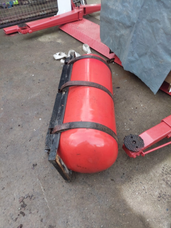 boca za auto zemni gas plin 80L 85.4kg 300bar