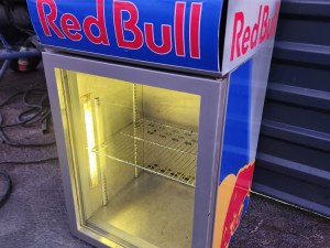Red bul frižider  rashladna vetrina