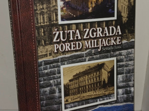 ZUTA ZGRADA PORED MILJACKE - SENADA JUSIC