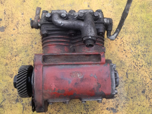 Glava kompresora kamion traktor deutz dajc tam fap citaj pod deta