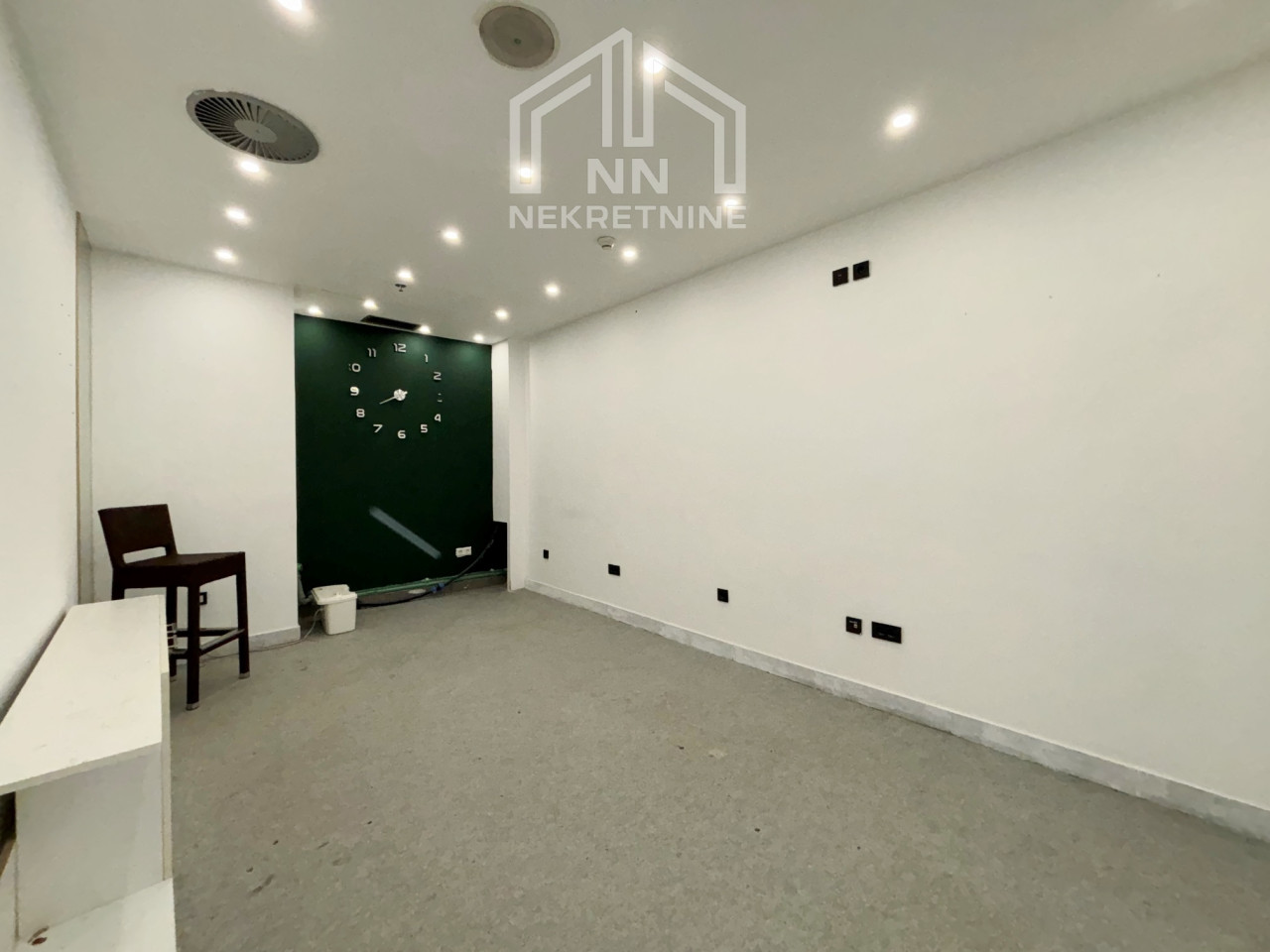 NN Nekretnine : Poslovni prostor 40m2 - hotel Europa 4