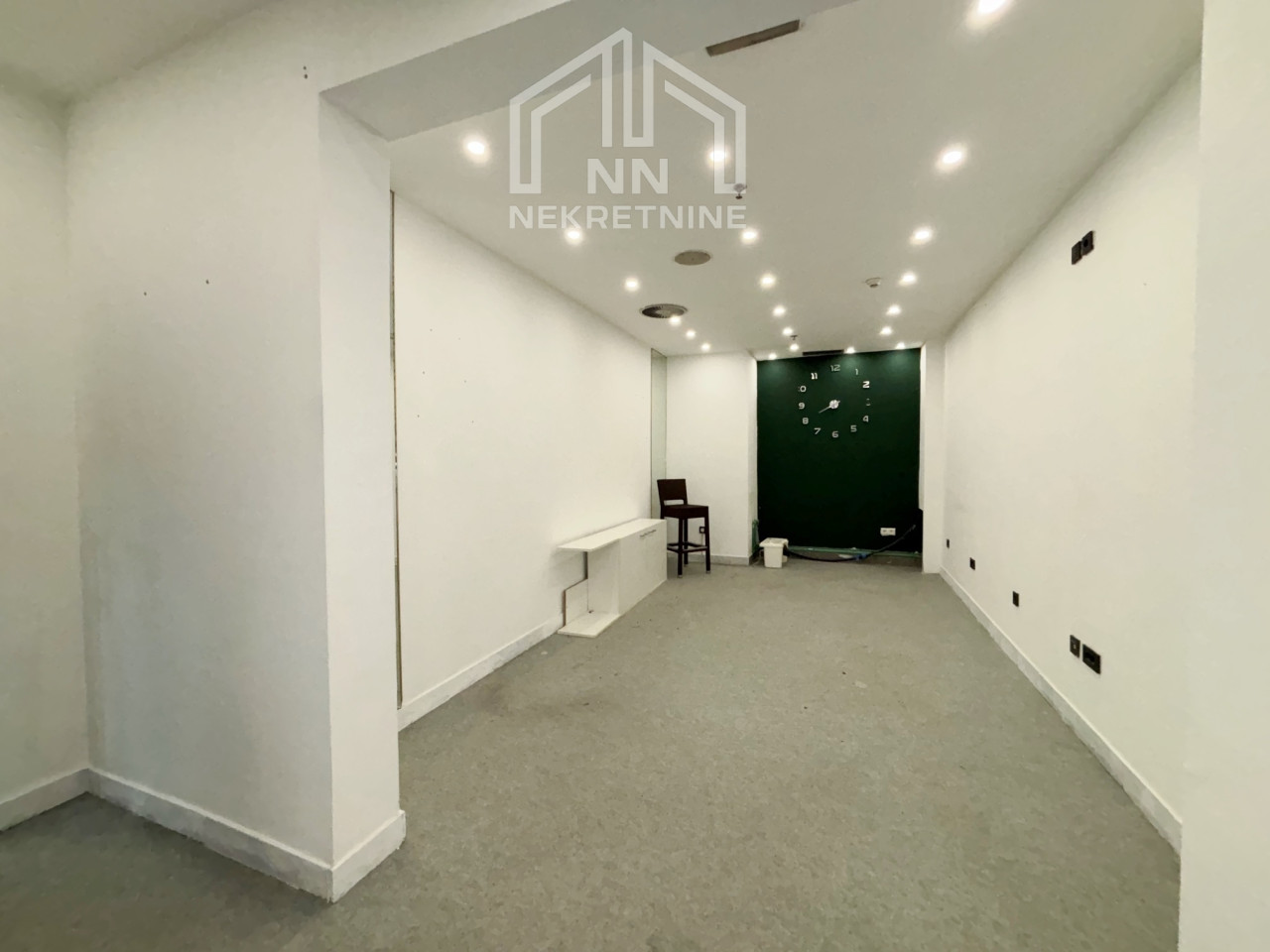 NN Nekretnine : Poslovni prostor 40m2 - hotel Europa 5