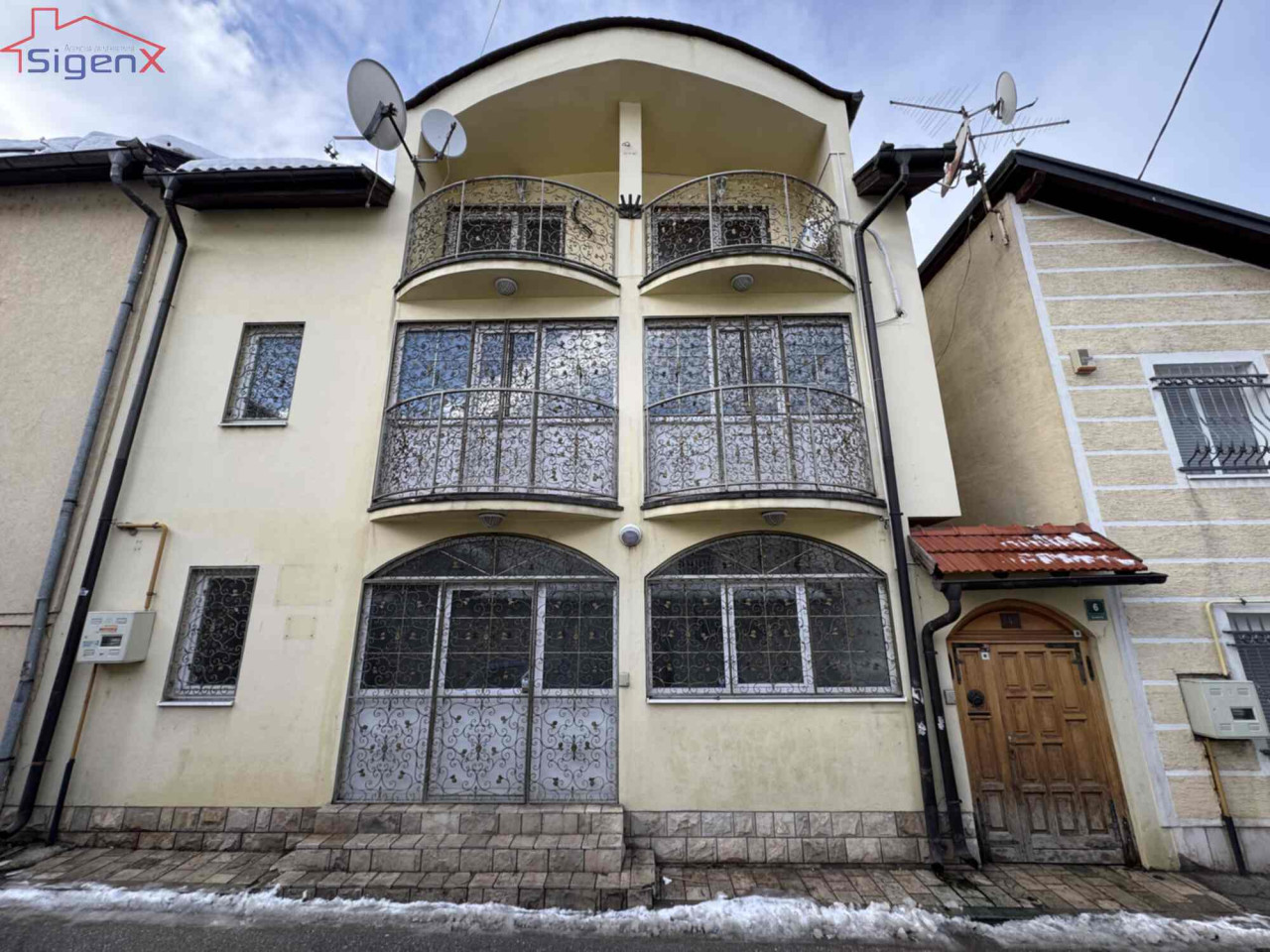 TOP LOKACIJA/Atraktivna nekretnina/Kuća/300m2 2