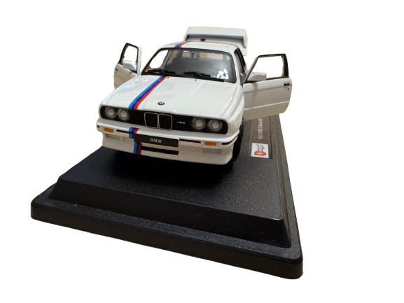 Burago BMW M3 1:24 metalni