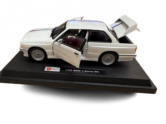 Burago BMW M3 1:24 metalni