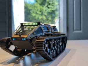 RC Mania - Ripsaw, tenk na daljinski, poklon