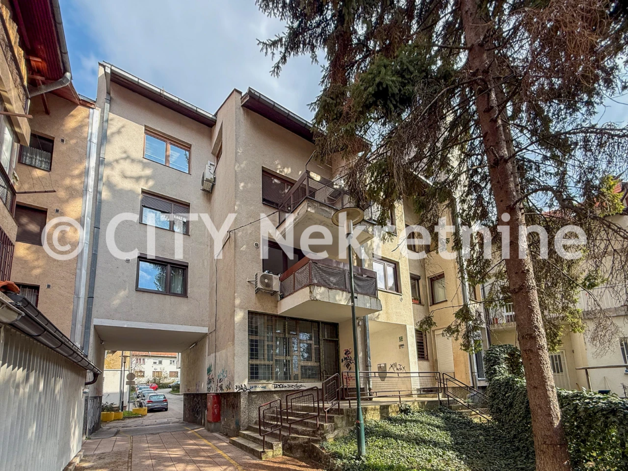 Trosoban adaptiran stan - Centar - Višnjik - 78 m2 2