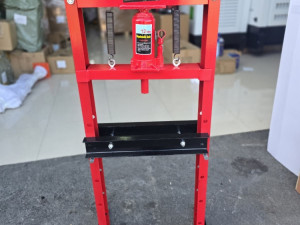 HIDRAULICNA PRESA 12 T