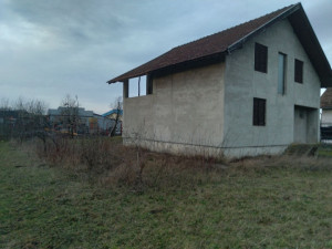 Kuća 92 m2 i okućnica od 2500 m2