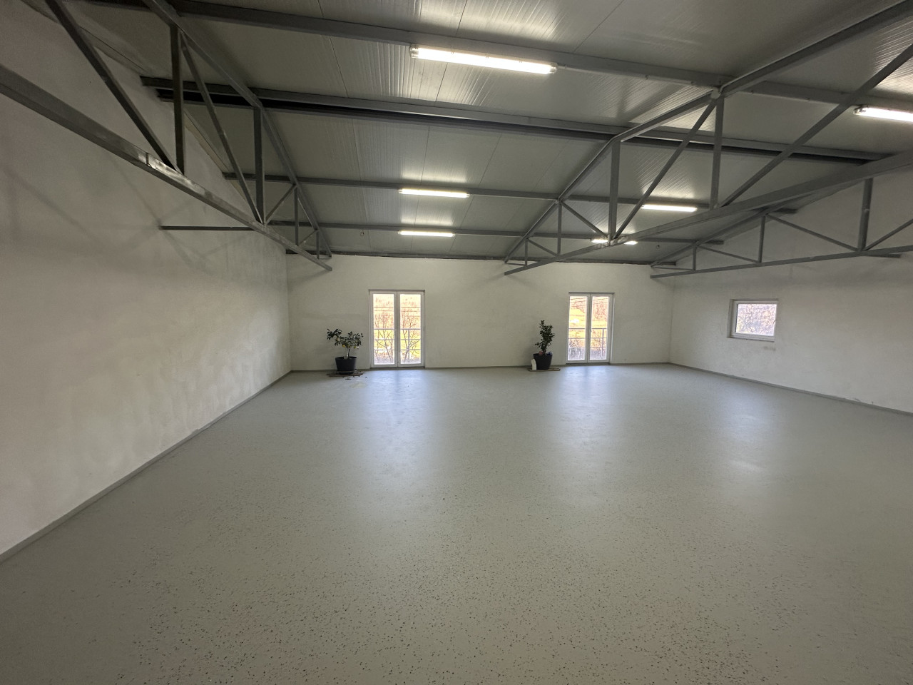 Poslovni objekat za najam - cca 450 m2 10