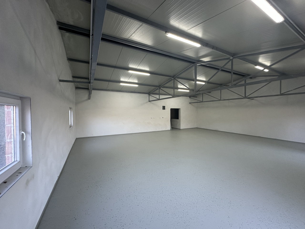 Poslovni objekat za najam - cca 450 m2 11