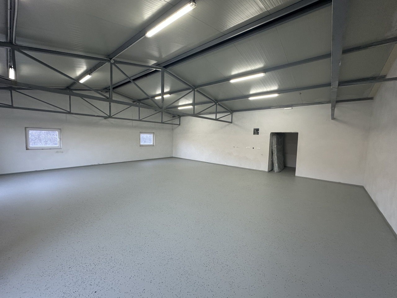 Poslovni objekat za najam - cca 450 m2 12