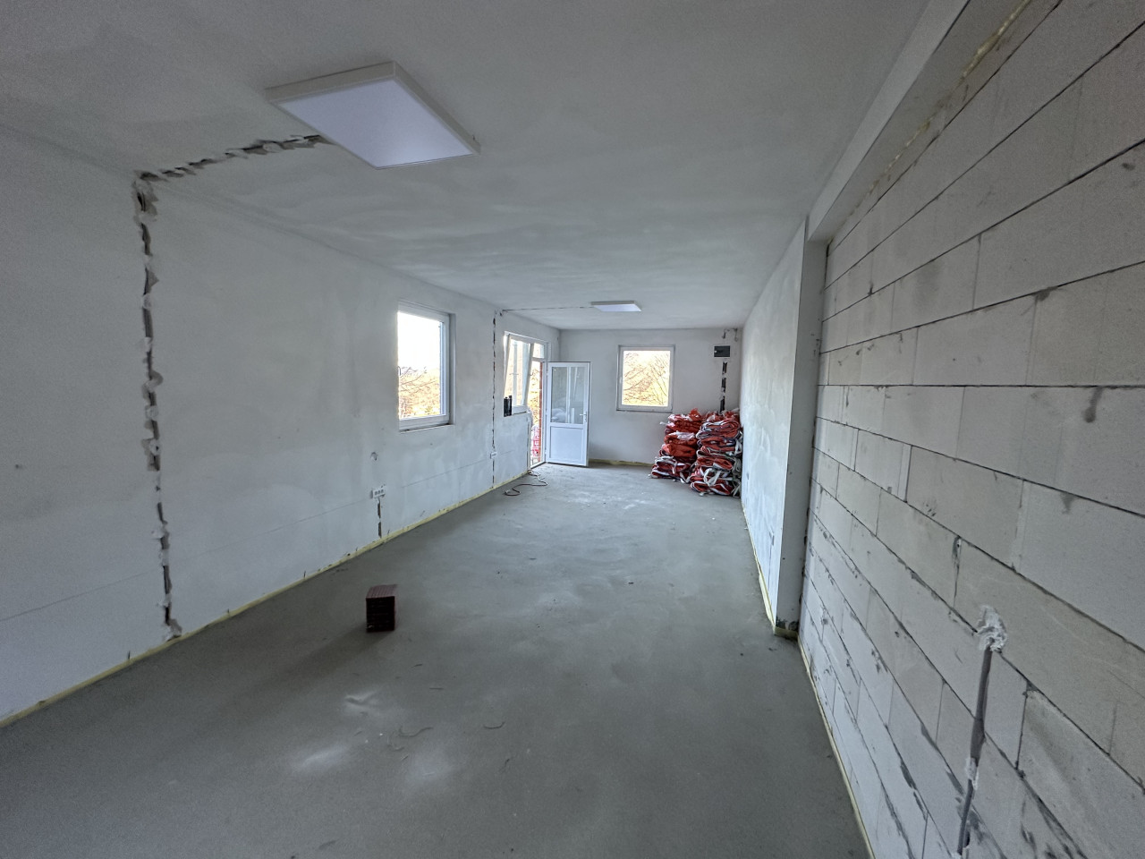 Poslovni objekat za najam - cca 450 m2 24