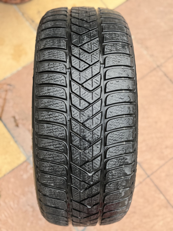 Gume Pirelli 225/40 R18 u odlicnom stanju M+S