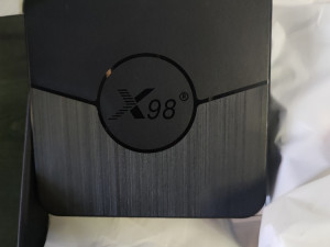 X98 Amlogic w2 android Tv ubačen plaćena lista kanala