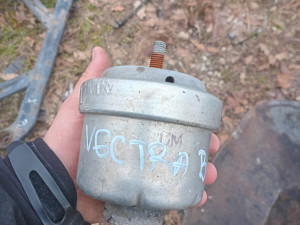 Nosac motora desni vectra b