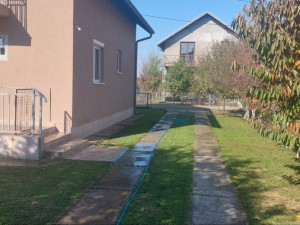 Kuca u odlicnom stanju 065884844