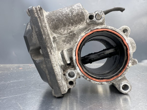Klapna gasa Audi A4 2012 (fotografija 2)