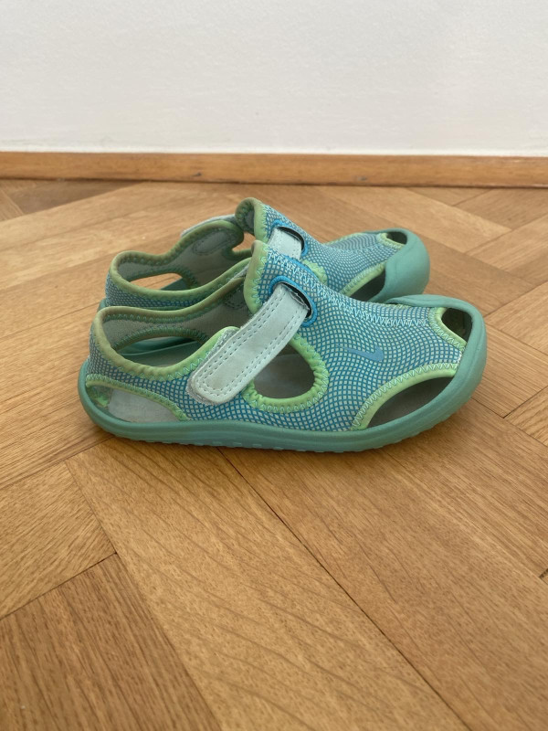 NIKE sandale br 25
