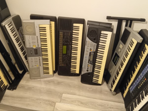 Klavijatura yamaha casio roland 60-300 km sintisajzer