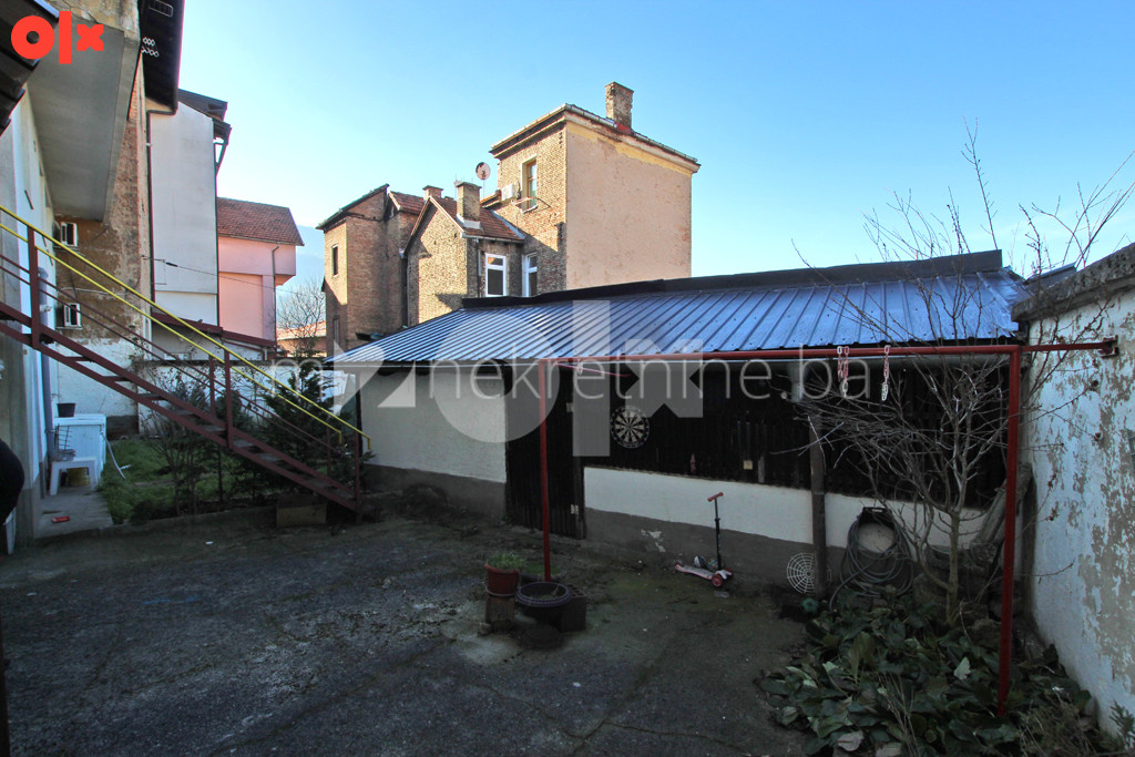 m2: Alifakovac / Stari Grad / Stambeni objekat 250m2 12