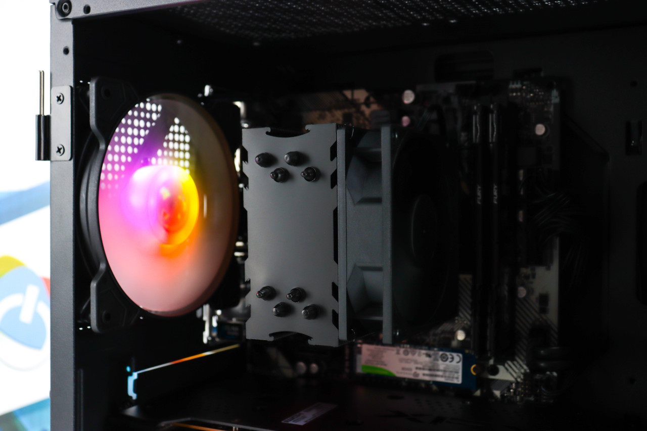 Gaming PC Cougar Purity-16; R7 5700X; RX 7600; 500GB; 16GB DOPER