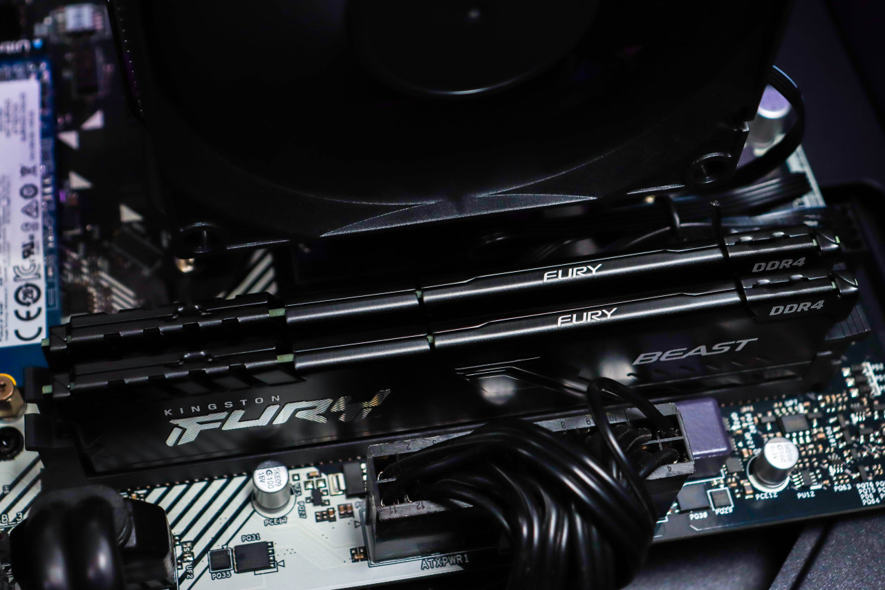 Gaming PC Cougar Purity-16; R7 5700X; RX 7600; 500GB; 16GB DOPER