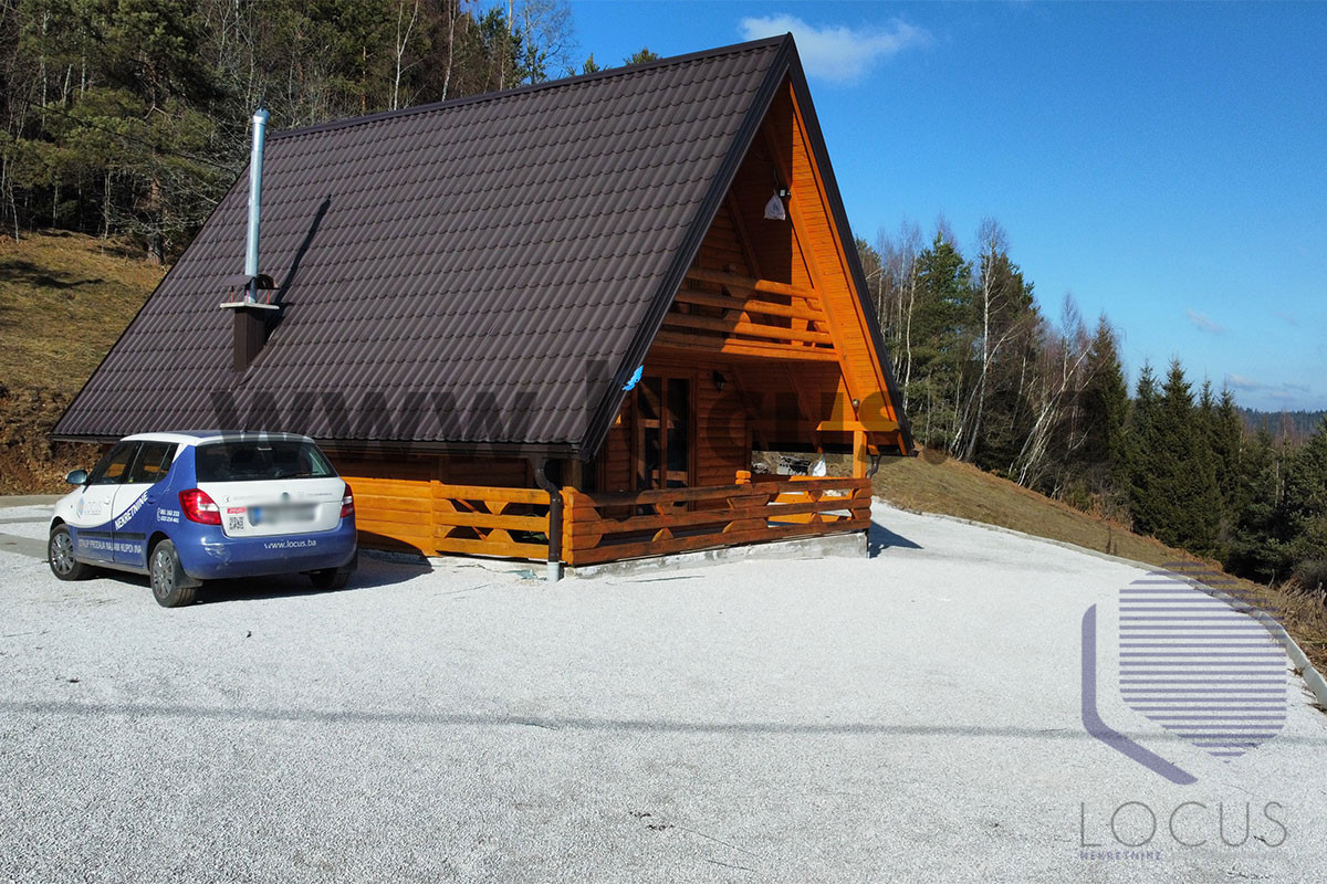 LOCUS: Prelijepa vikendica na parceli 4.000m2, Nišići pnk 5