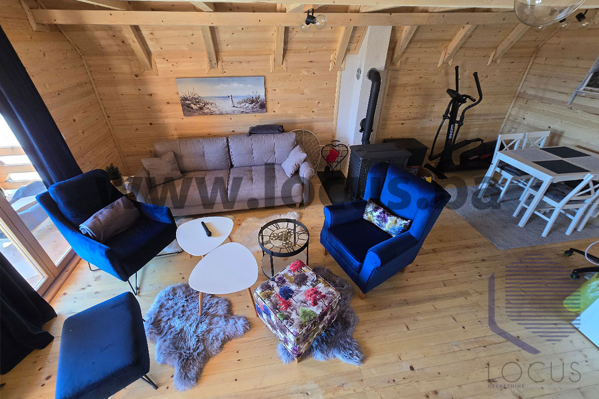 LOCUS: Prelijepa vikendica na parceli 4.000m2, Nišići pnk 9