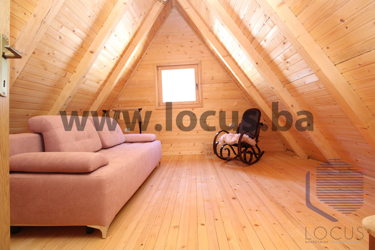 LOCUS: Prelijepa vikendica na parceli 4.000m2, Nišići pnk 10