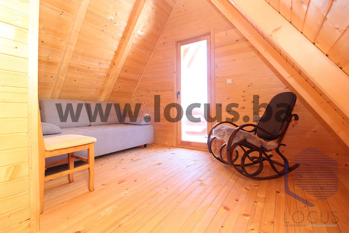 LOCUS: Prelijepa vikendica na parceli 4.000m2, Nišići pnk 11