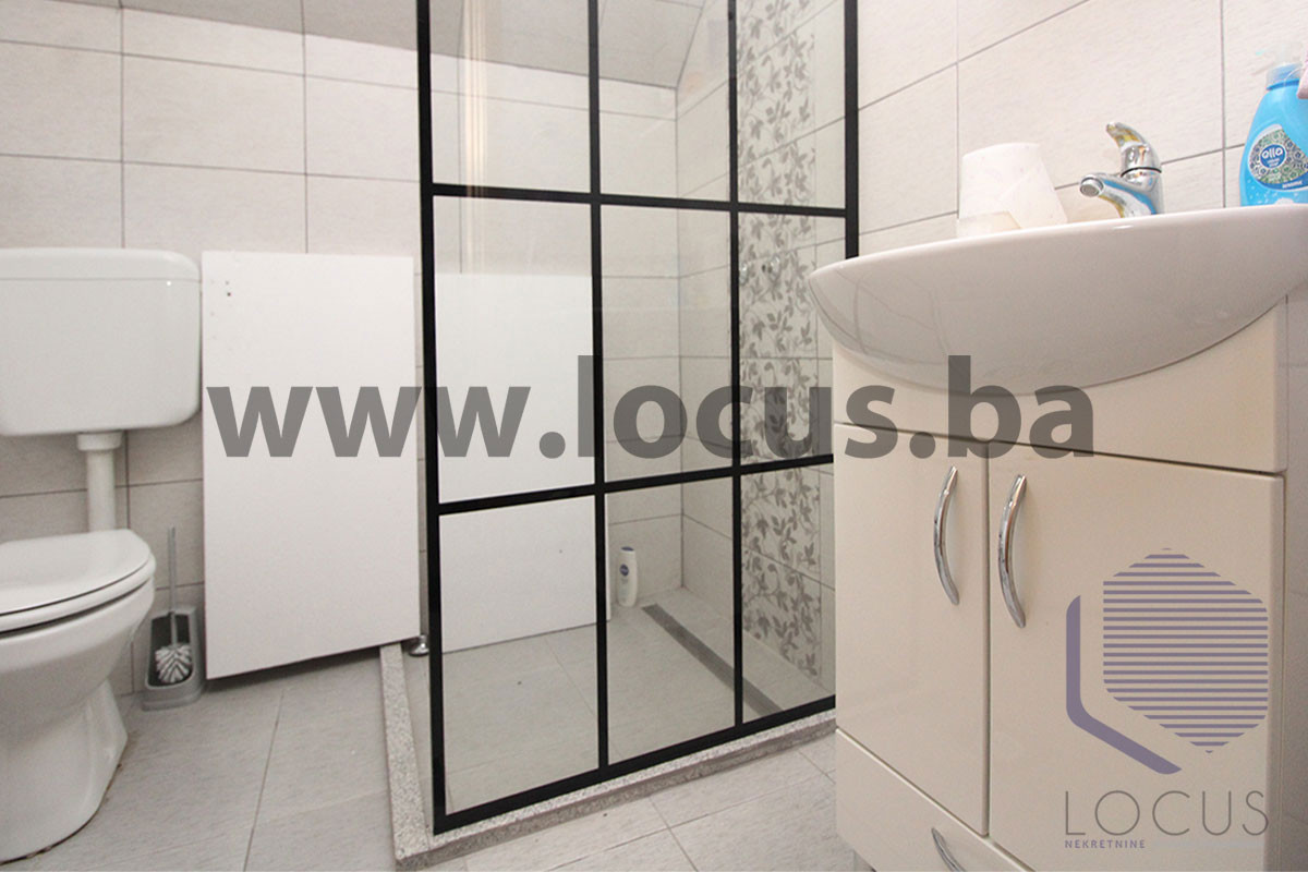 LOCUS: Prelijepa vikendica na parceli 4.000m2, Nišići pnk 13