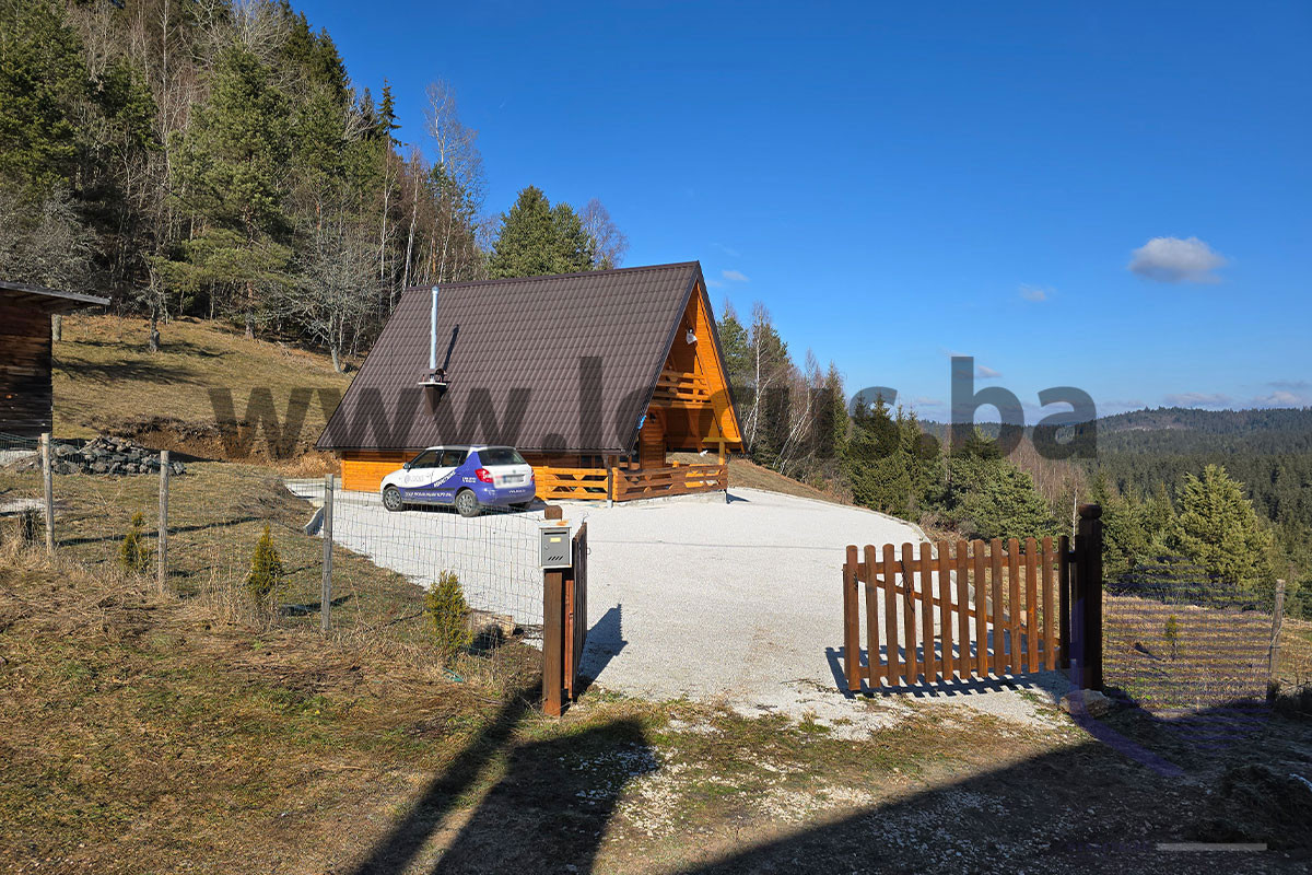 LOCUS: Prelijepa vikendica na parceli 4.000m2, Nišići pnk 14